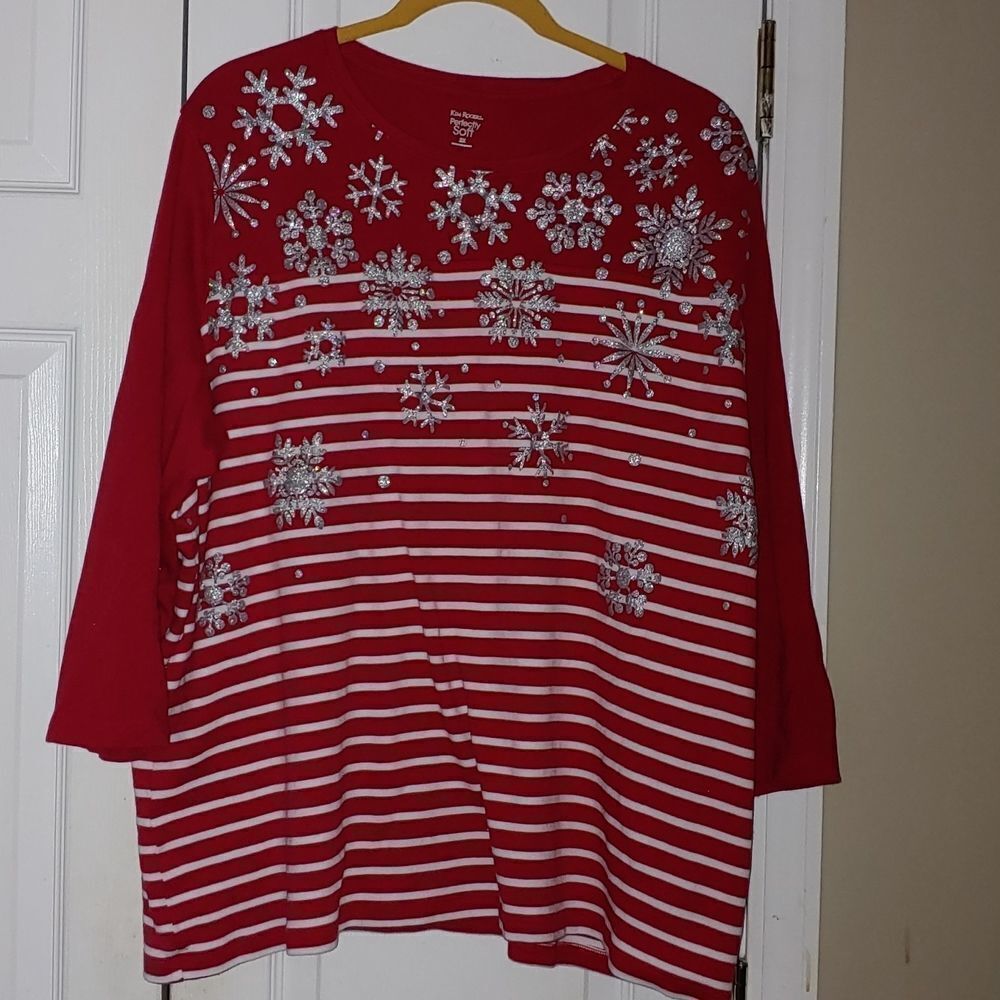 Kim Rogers Soft red top with snowflakes Sz 3X EUC
